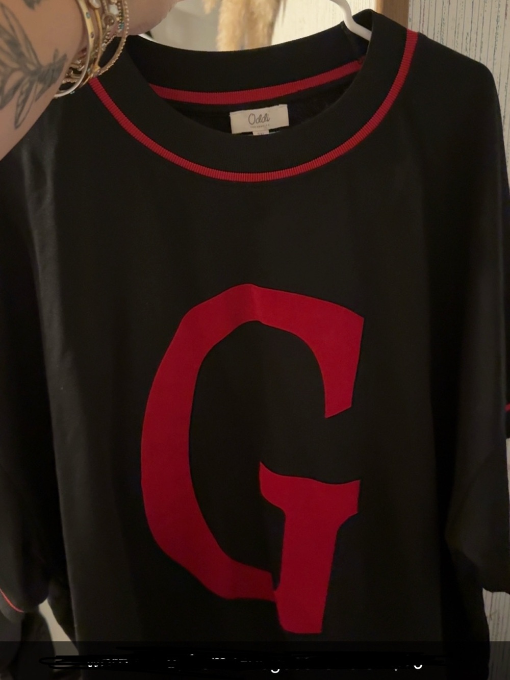 Black & Red Graphic Top - Red 'G' Logo